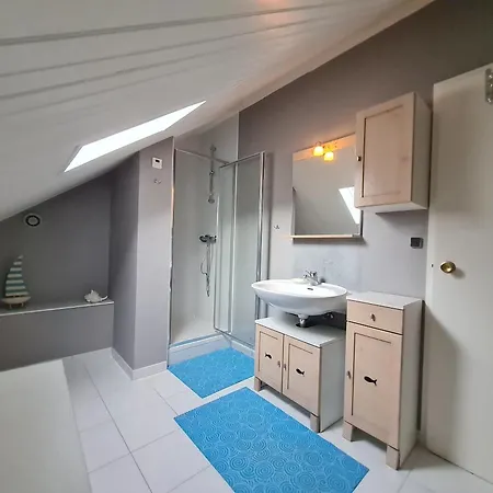 De 3*